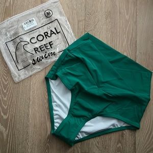 NWT Kiwi green coral reef swim bottom, Medium
